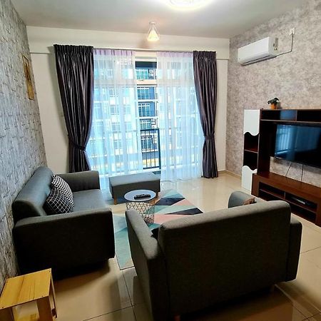 J&J Vacation Home@Novo8 Residence Kampong Tambak 外观 照片