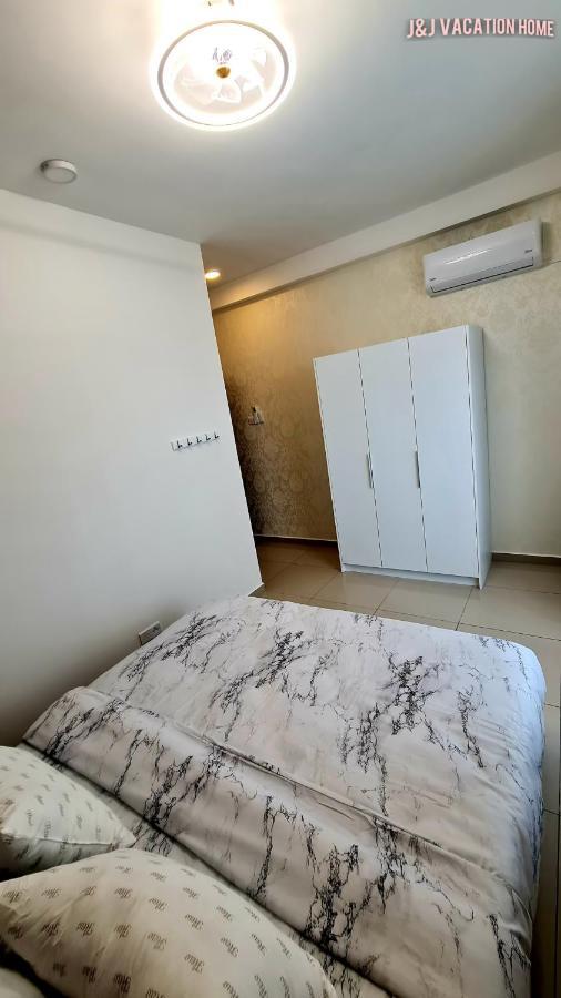 J&J Vacation Home@Novo8 Residence Kampong Tambak 外观 照片