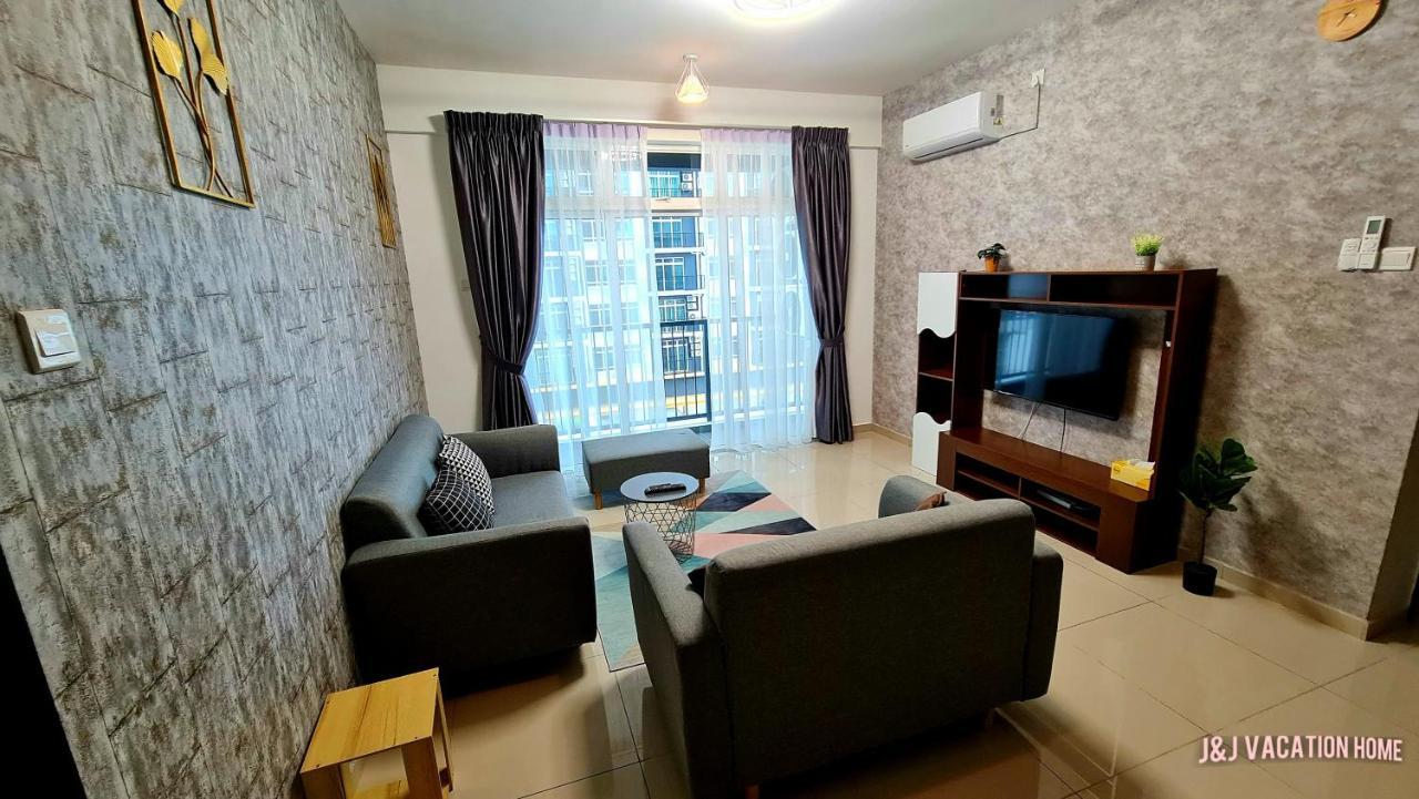 J&J Vacation Home@Novo8 Residence Kampong Tambak 外观 照片
