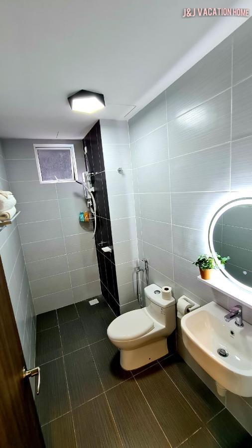 J&J Vacation Home@Novo8 Residence Kampong Tambak 外观 照片
