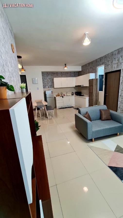 J&J Vacation Home@Novo8 Residence Kampong Tambak 外观 照片