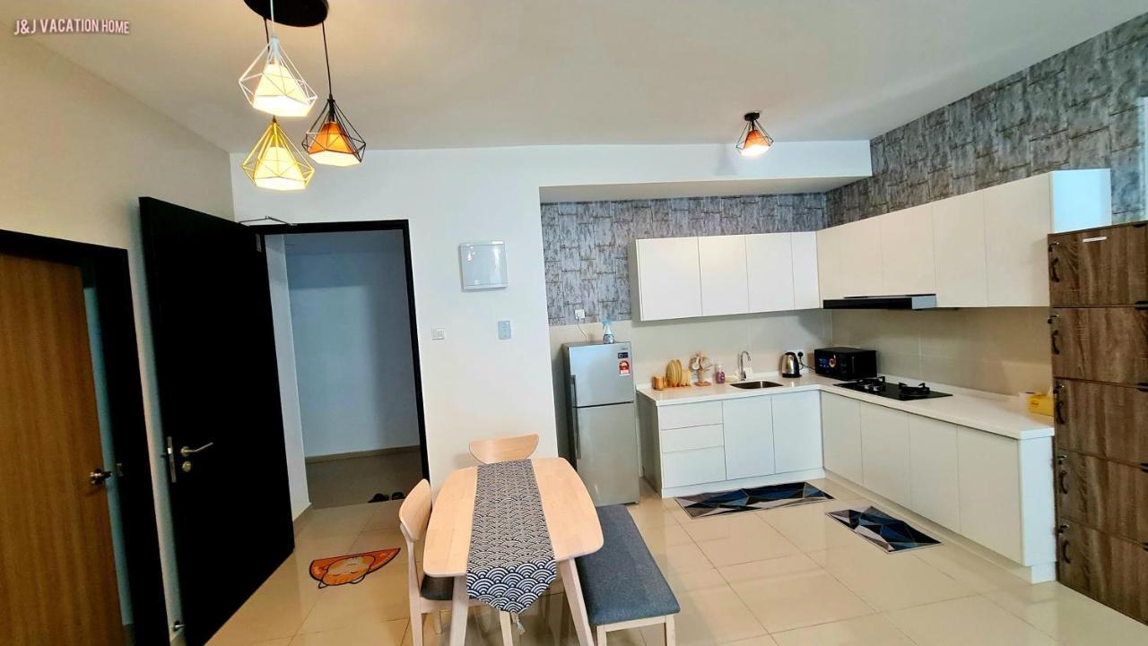 J&J Vacation Home@Novo8 Residence Kampong Tambak 外观 照片