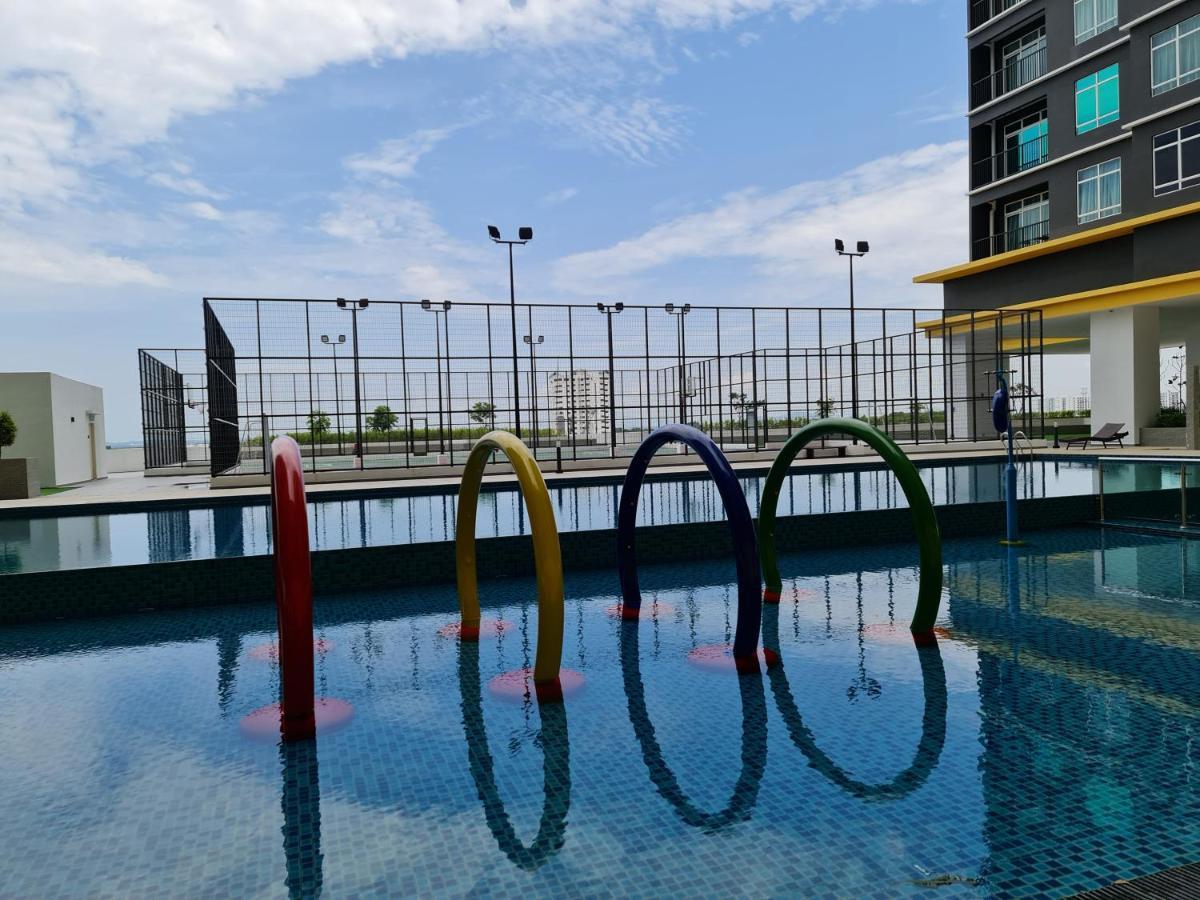 J&J Vacation Home@Novo8 Residence Kampong Tambak 外观 照片