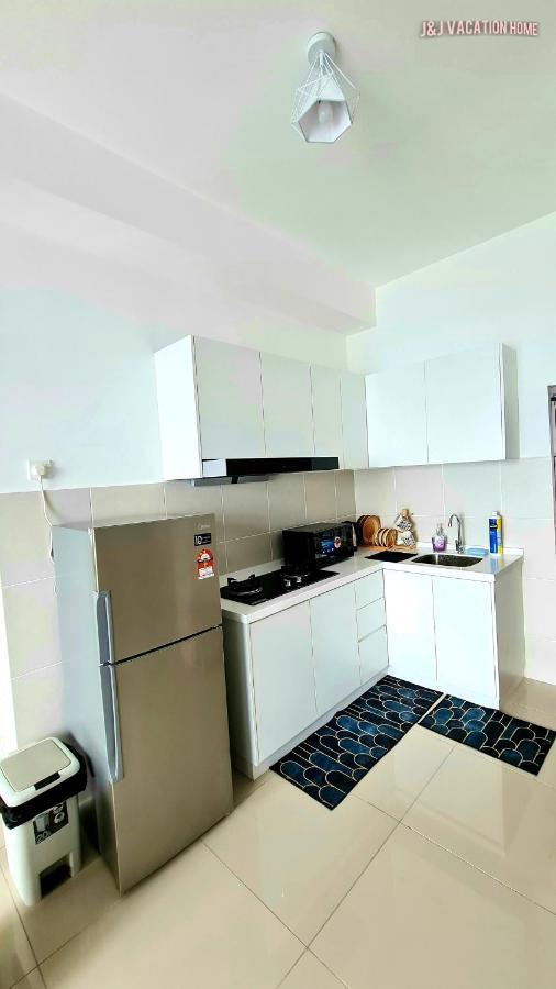 J&J Vacation Home@Novo8 Residence Kampong Tambak 外观 照片