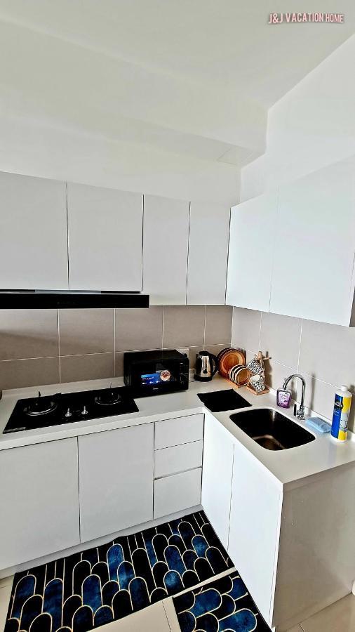 J&J Vacation Home@Novo8 Residence Kampong Tambak 外观 照片
