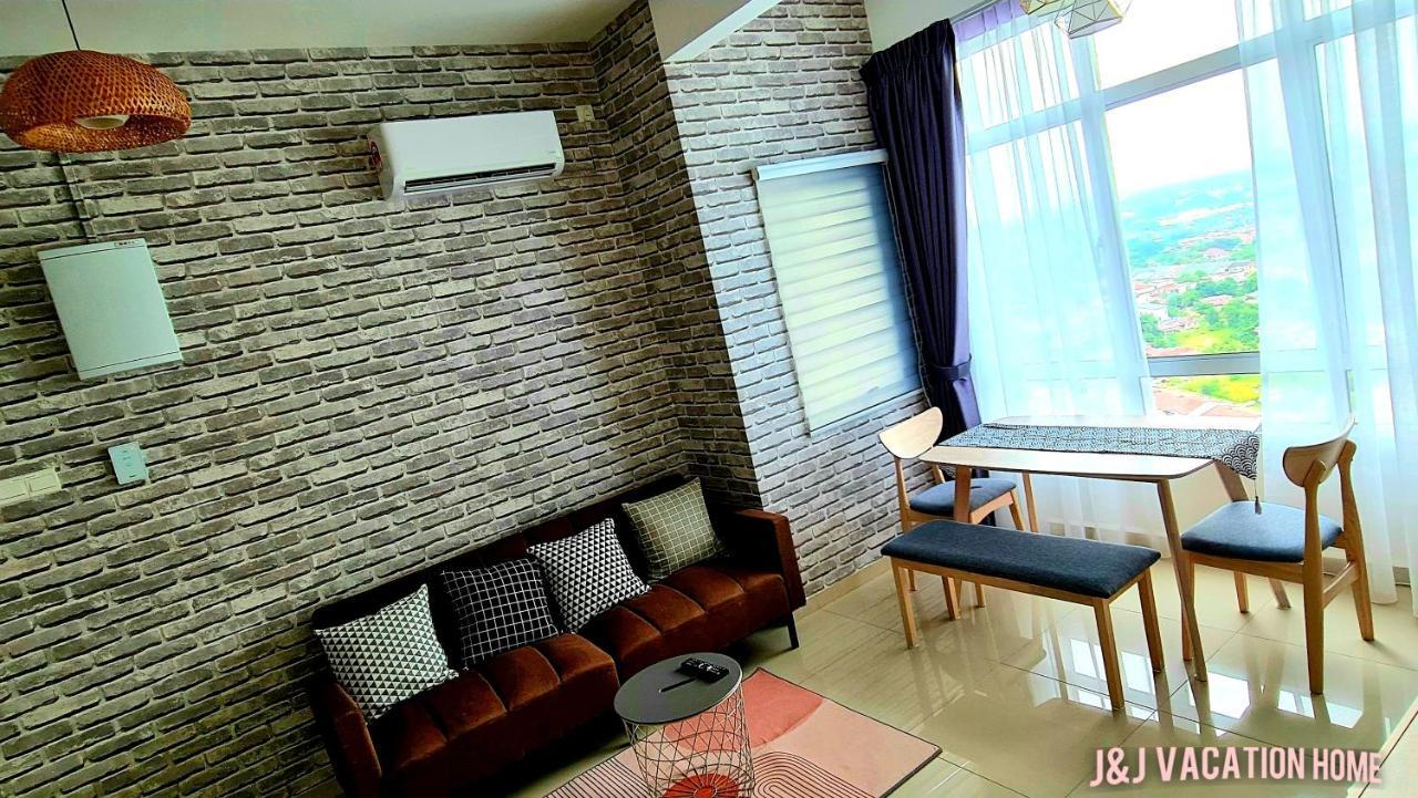 J&J Vacation Home@Novo8 Residence Kampong Tambak 外观 照片