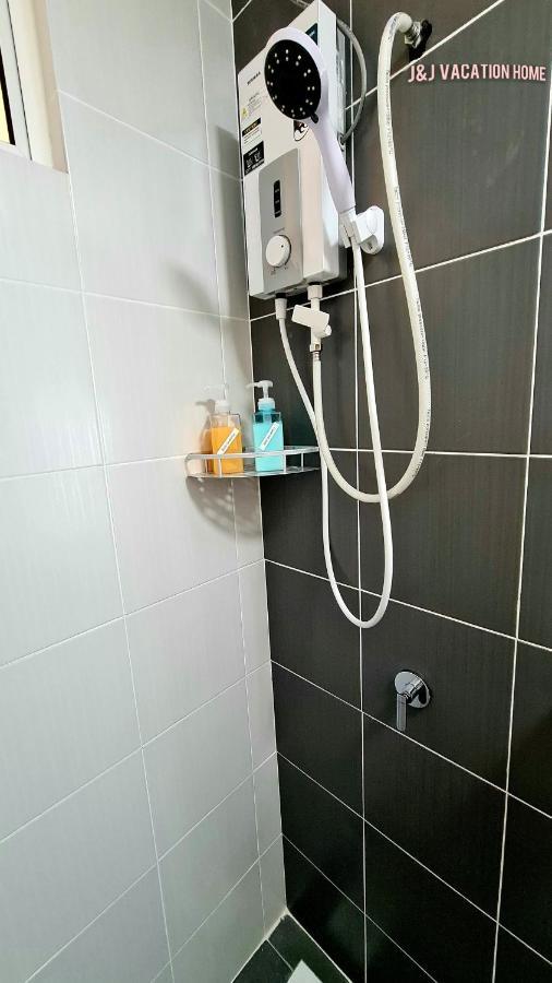 J&J Vacation Home@Novo8 Residence Kampong Tambak 外观 照片