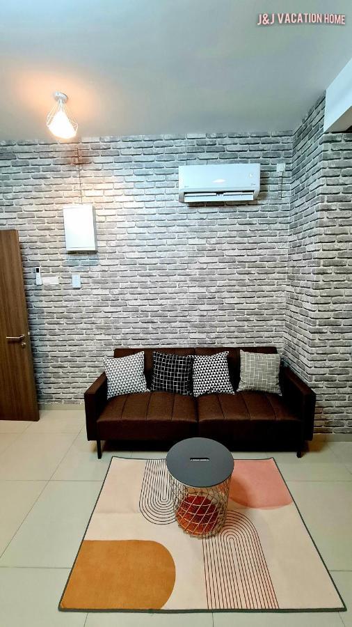 J&J Vacation Home@Novo8 Residence Kampong Tambak 外观 照片