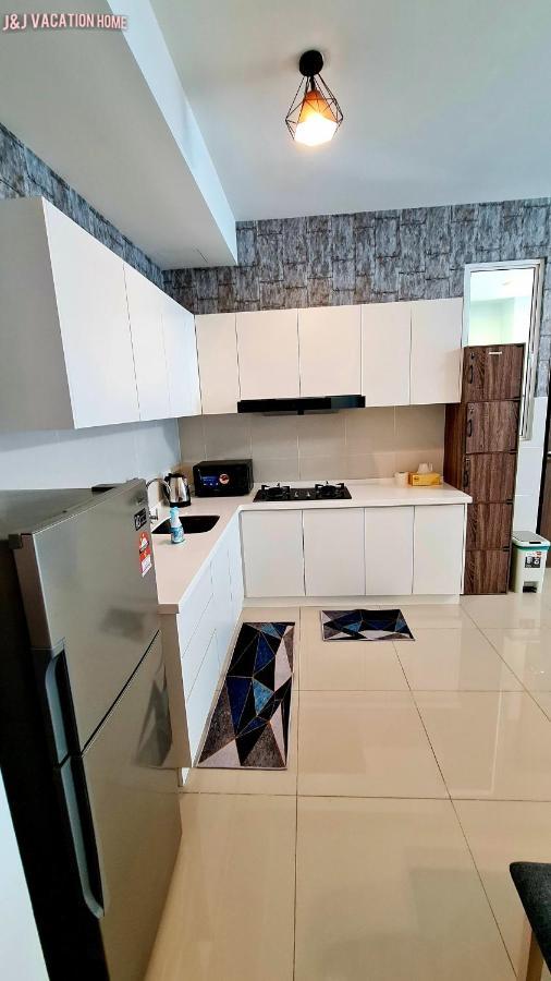 J&J Vacation Home@Novo8 Residence Kampong Tambak 外观 照片