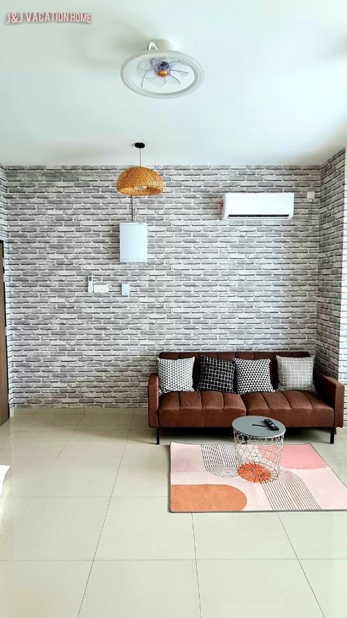 J&J Vacation Home@Novo8 Residence Kampong Tambak 外观 照片
