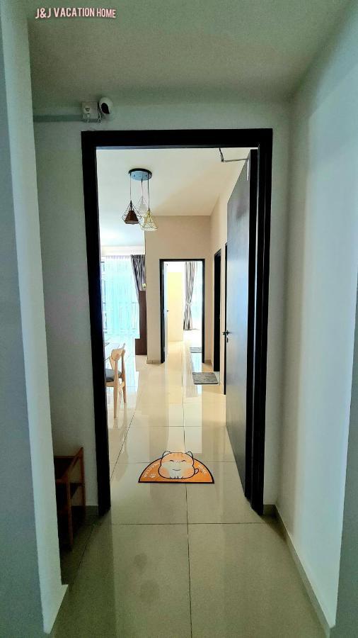 J&J Vacation Home@Novo8 Residence Kampong Tambak 外观 照片