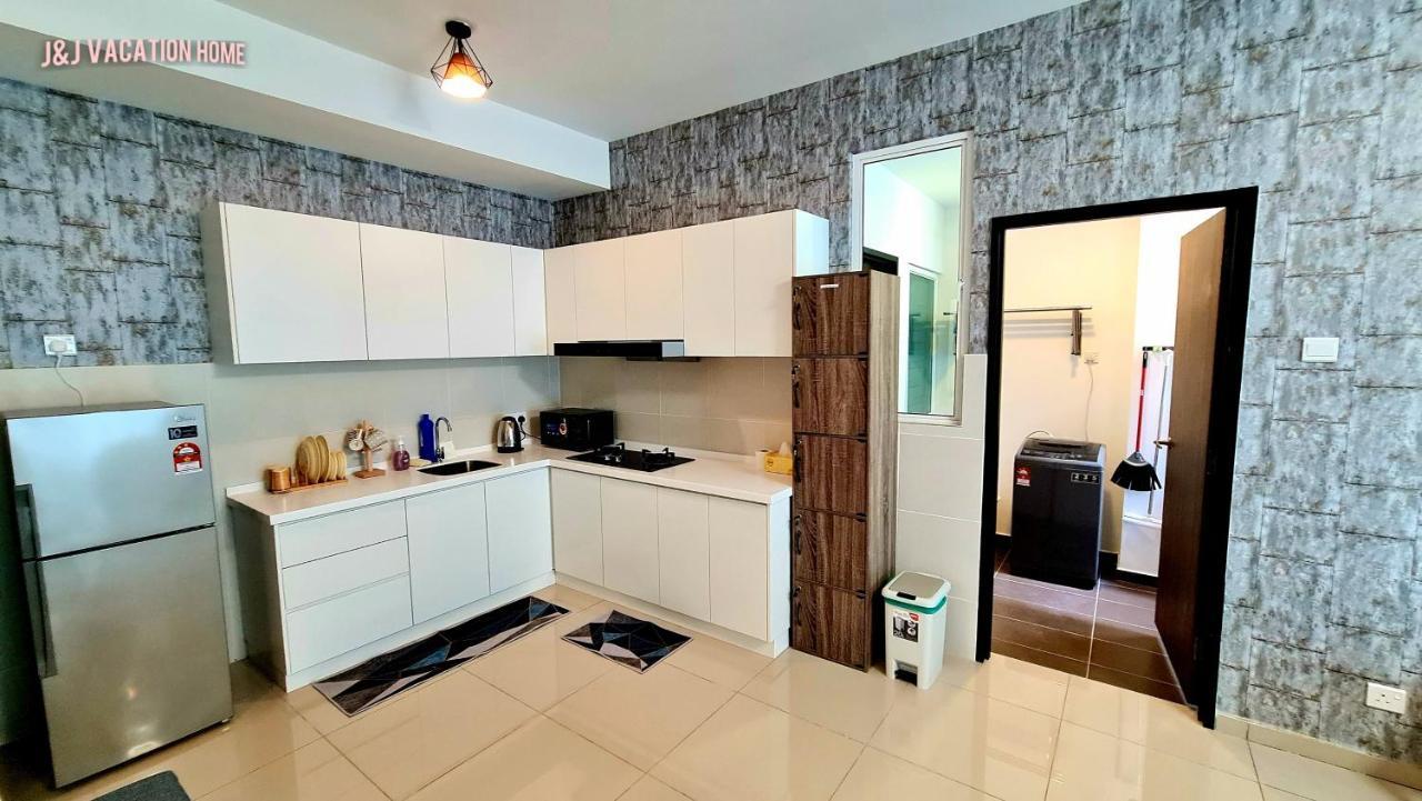 J&J Vacation Home@Novo8 Residence Kampong Tambak 外观 照片