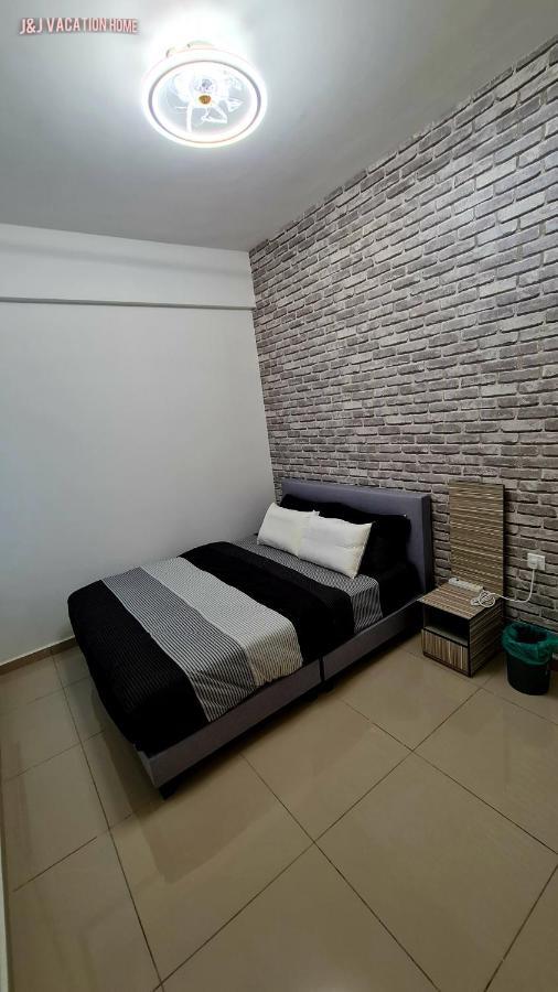 J&J Vacation Home@Novo8 Residence Kampong Tambak 外观 照片