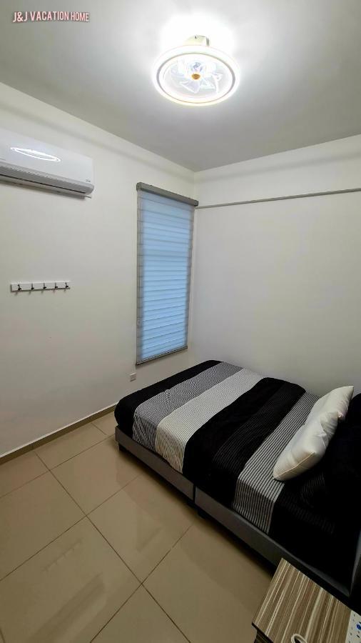 J&J Vacation Home@Novo8 Residence Kampong Tambak 外观 照片